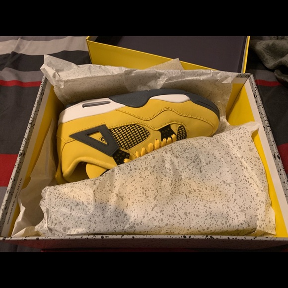 Jordan 4 Tour Yellow DS - Picture 2 of 5